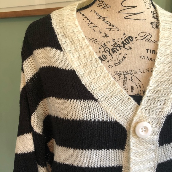 SOLD!NWT Lularoe Lucille Cardigan - Picture 3 of 7